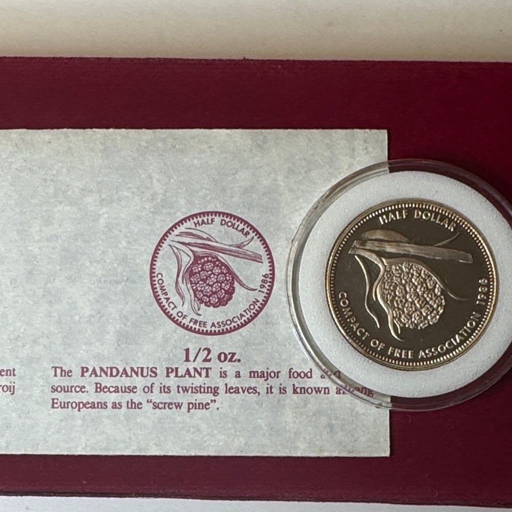 Marshal Island Silver Commemorative Coin Set two coins - Picture 6 of 14